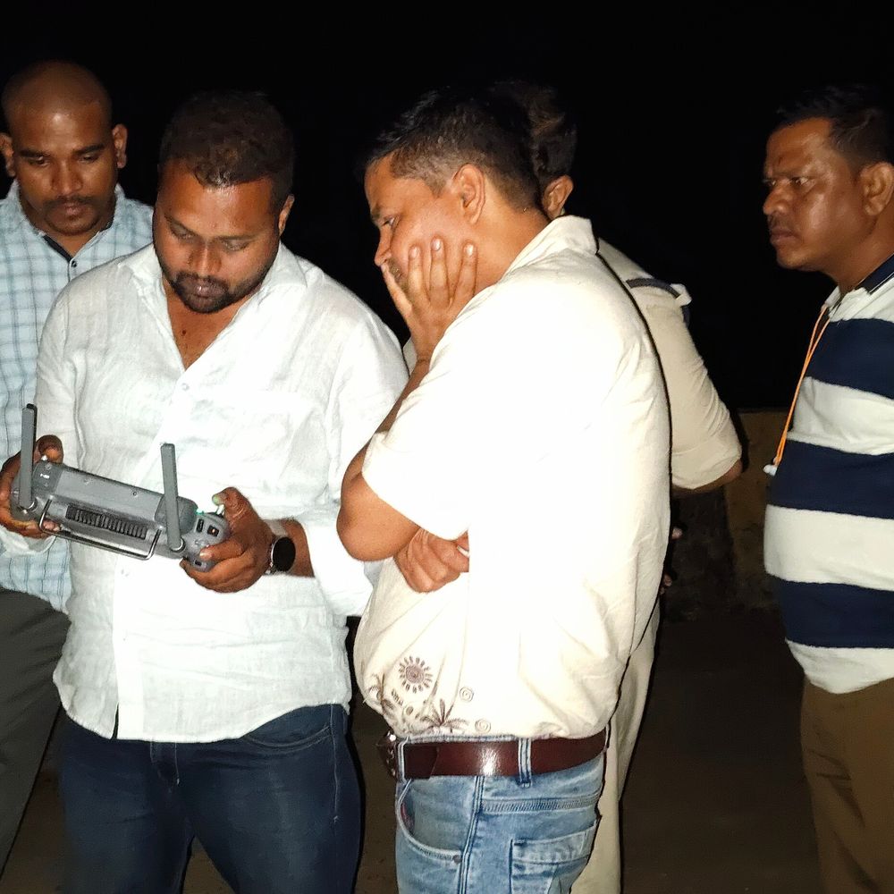 ड्रोन से खनिज स्थलों की निगरानी शुरू:रात में 5 किमी तक निगरानी; रेत भंडारण में गड़बड़ी पर नोटिस जारी
