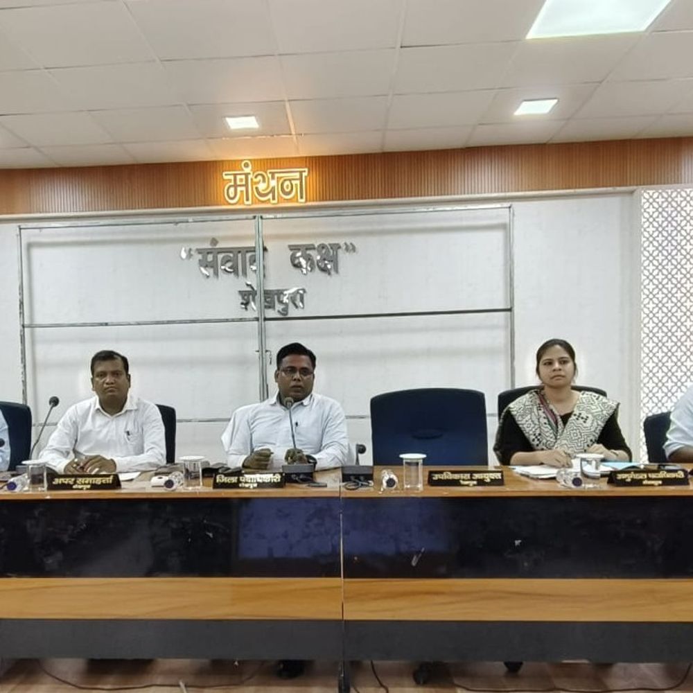 शेखपुरा में DM ने डेवलपमेंट वर्क की रिव्यु की:पॉलिटेक्निक और डिग्री कॉलेज भवन के लिए जमीन चिन्हित करने को एक सप्ताह का समय