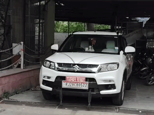 PWD विभाग मे कॉन्ट्रैक्ट पर लगी निजी गाड़ी:SE बोले, 'T'व 'C' परमिट से फर्क नहीं पड़ता, मेरे पहले के अधिकारियों ने लगाई,कार्रवाई की जिम्मेदारी RTO की