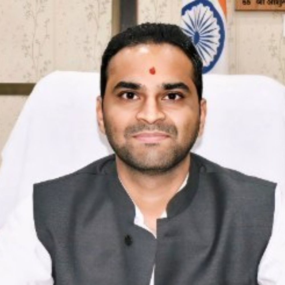 आईजीआरएस शिकायतों के निस्तारण में लापरवाही:देवरिया नगर पालिका ईओ को डीएम ने दी चेतावनी