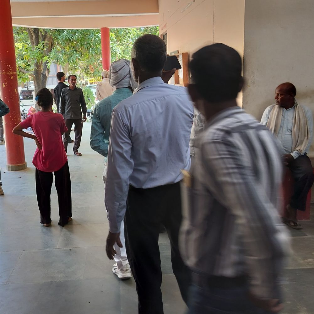 मिल्कीपुर में एसडीएम के खिलाफ अधिवक्ताओं का कार्य बहिष्कार:भ्रष्टाचार-पक्षपात के आरोप, न्यायिक कार्य प्रभावित; जनता परेशान