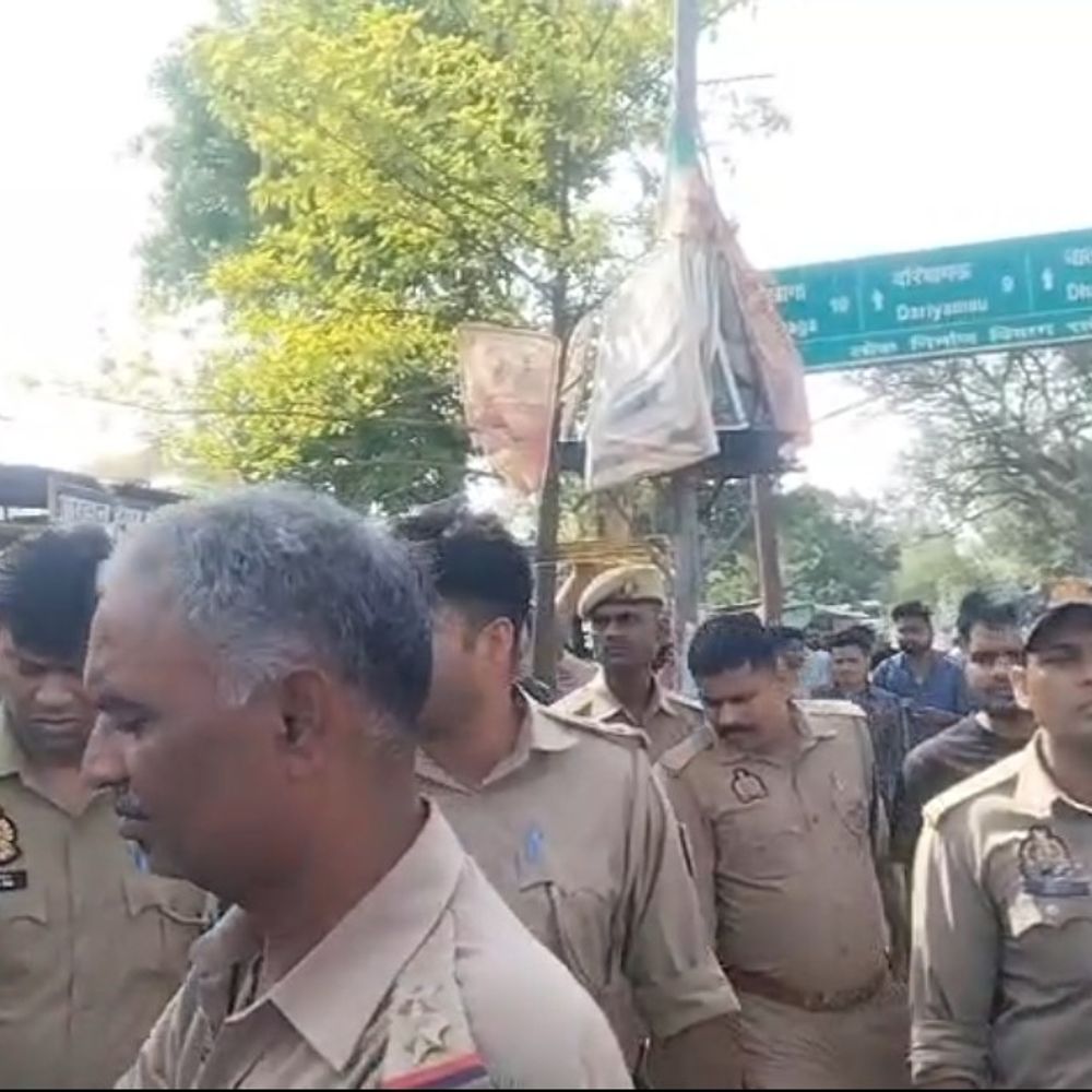 ओवरलोडिंग पर टास्क फोर्स की सख्ती का असर:फतेहपुर में चेकिंग के दौरान हंगामा, युवक का आरोप- अधिकारियों ने मोबाइल छीना