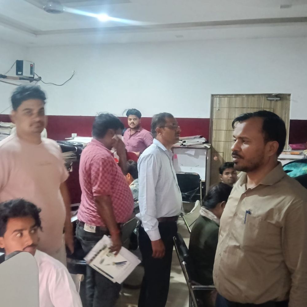 लखनऊ अग्निकांड: एटा में अवैध कोचिंग, लाइब्रेरी पर छापा:प्रशासन ने 10 जगहों पर की कार्रवाई, 8 को नोटिस जारी