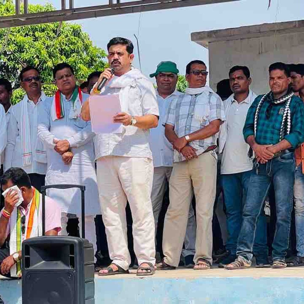 बीजापुर में किसानों को नहीं मिल रहा पेट्रोल-डीजल:विधायक मंडावी बोले-पंप मालिक कर रहे कालाबाजारी, SDM को सौंपा आवेदन