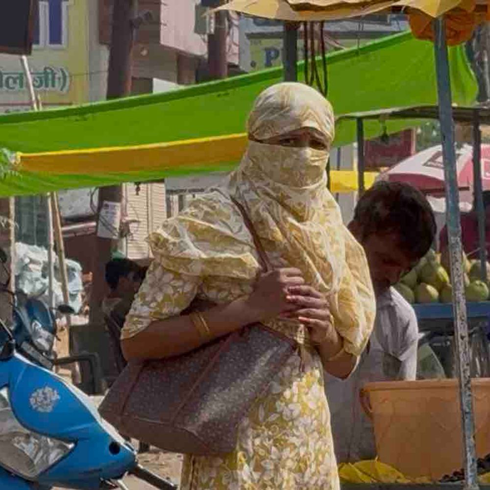 गोरखपुर में तेज धूप और उमस से लोग बेहाल:25 जून से बारिश के आसार, 4-5°C तक गिरेगा तापमान