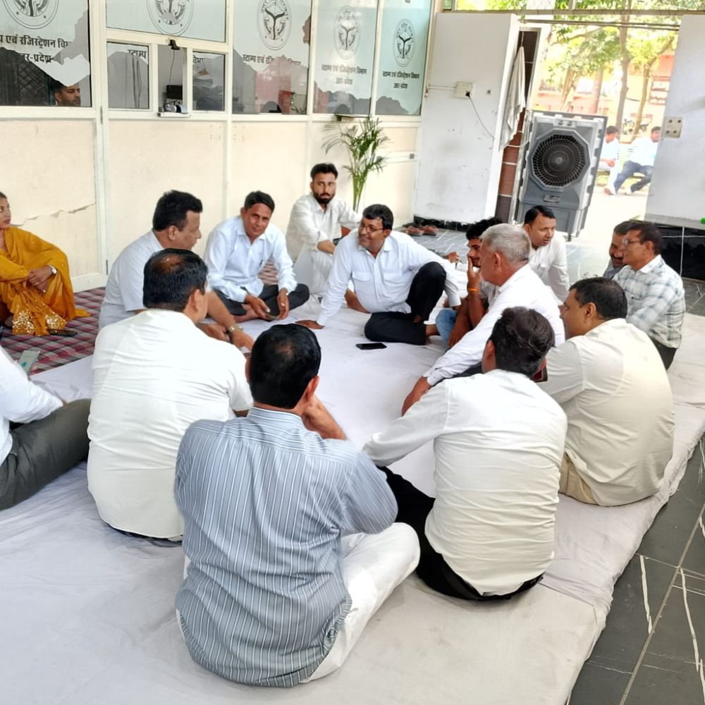 शामली बार एसोसिएशन का ई-रजिस्ट्री व्यवस्था के खिलाफ ऐलान:उपनिबंधक कार्यालय में रजिस्ट्री कार्यों का अनिश्चितकाल के लिए बहिष्कार
