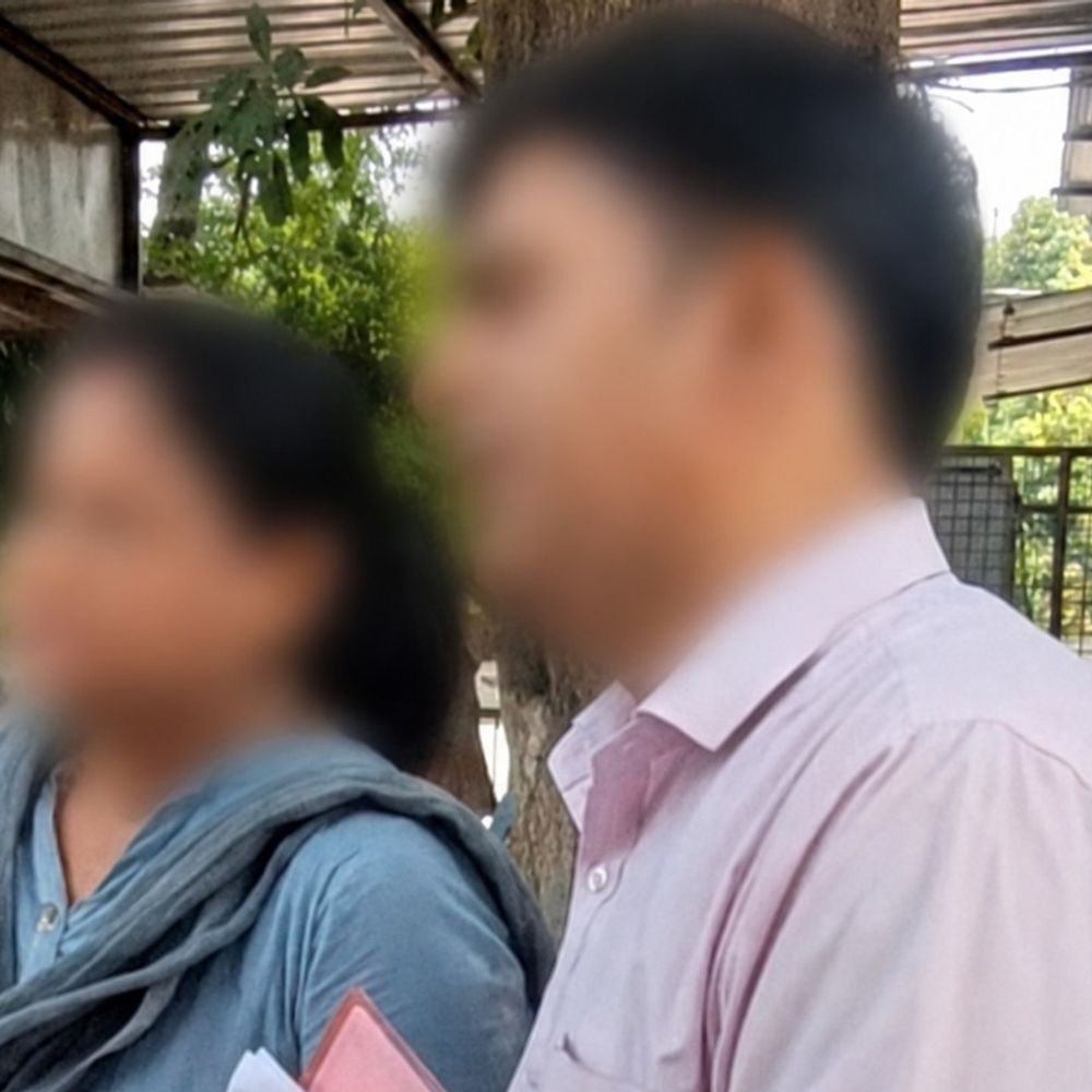 'मुंह, सीने और प्राइवेट पार्ट्स पर प्राचार्य ने मुक्के मारे':ग्वालियर में शिक्षिका ने SP ऑफिस में की शिकायत, कहा- कपड़े फाड़ने की कोशिश की