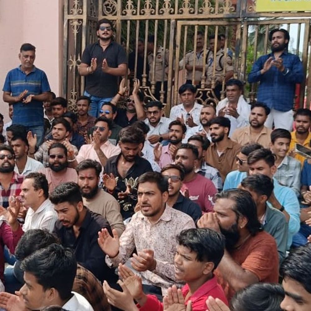 महाकाल मंदिर की व्यवस्थाओं के खिलाफ हिन्दू संगठन का प्रदर्शन:वीएचपी और बजरंगदल ने वीआईपी प्रोटोकॉल दर्शन का किया विरोध