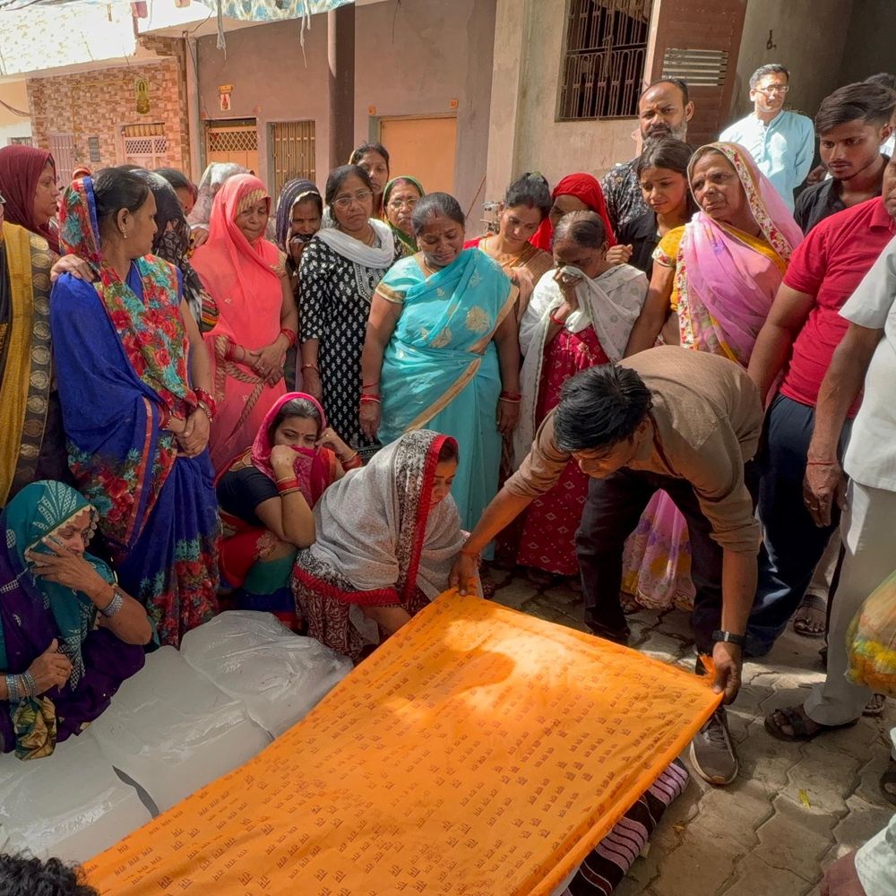 'तू इस तरह से लौटेगा, मुझे अंदाजा नहीं था':कानपुर में बेटे की लाश देखकर रोई मां, 3 साल पहले पिता की भी जलकर हुई थी मौत