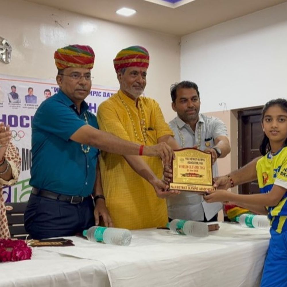 50 प्रतिभाओं को किया सम्मानित:कॉलेज स्टूडेंट को दी डिजिटल सुरक्षा की जानकारी, भाजपा प्रदेशाध्यक्ष से मिले पूर्व छात्रसंघ अध्यक्ष