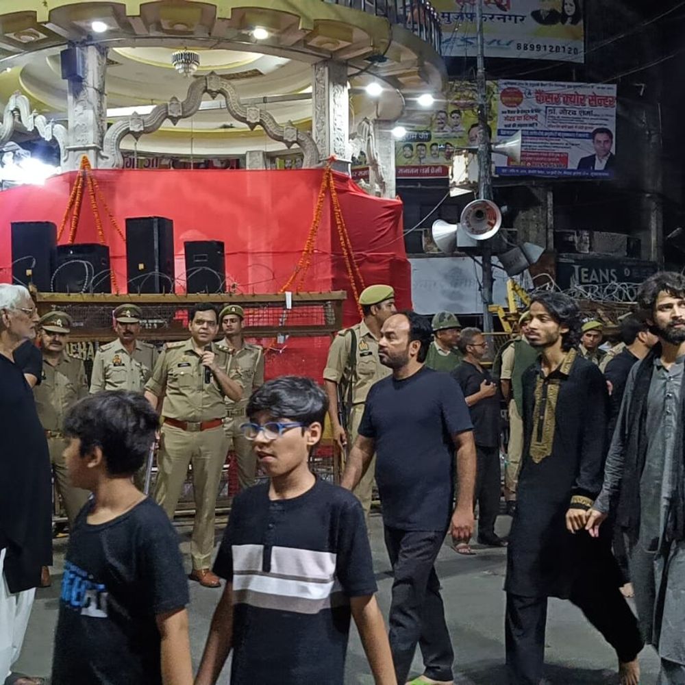 कड़ी सुरक्षा के बीच शांतिपूर्ण संपन्न हुआ मोहर्रम जुलूस:देर रात शिव चौक से निकला ताजिया, बैरिकेडिंग और निगरानी के बीच डटे रहे अफसर