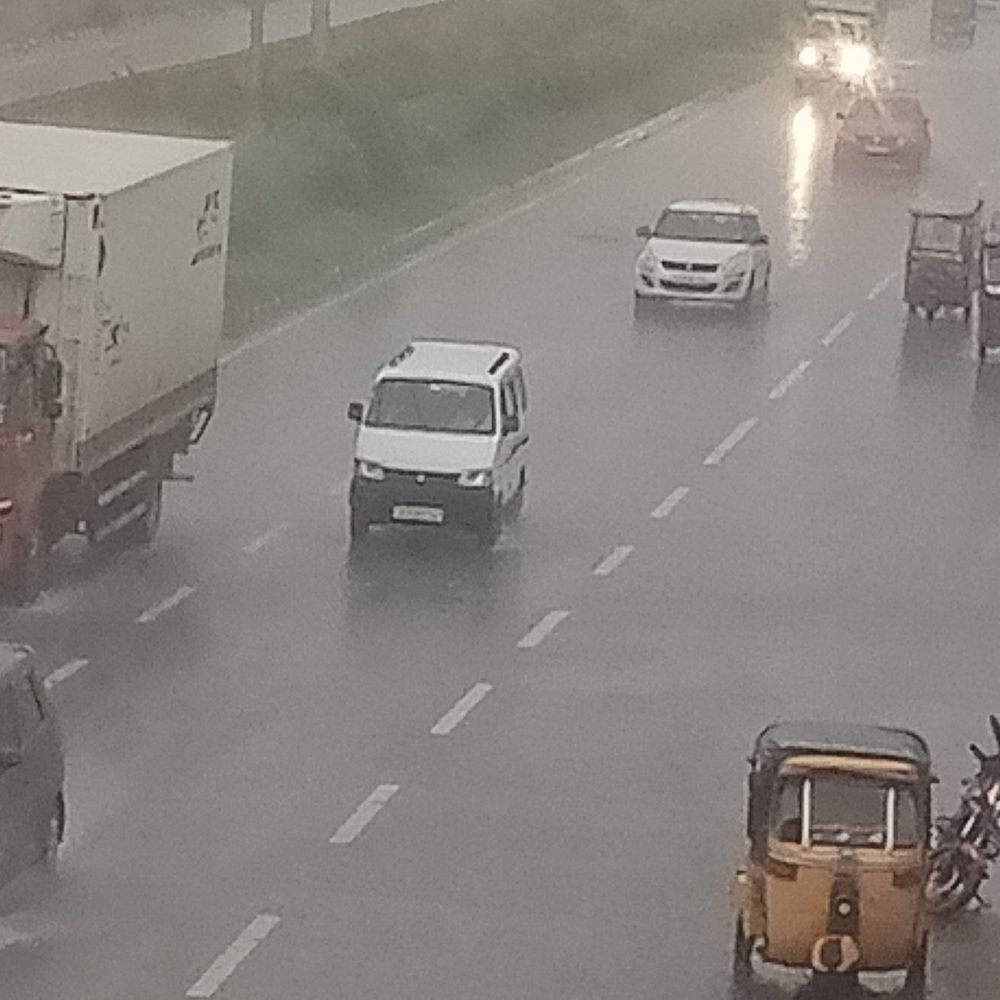 मथुरा में बारिश होने से गर्मी से मिली राहत:तापमान गिरा, धान की रोपाई से पहले किसानों को राहत