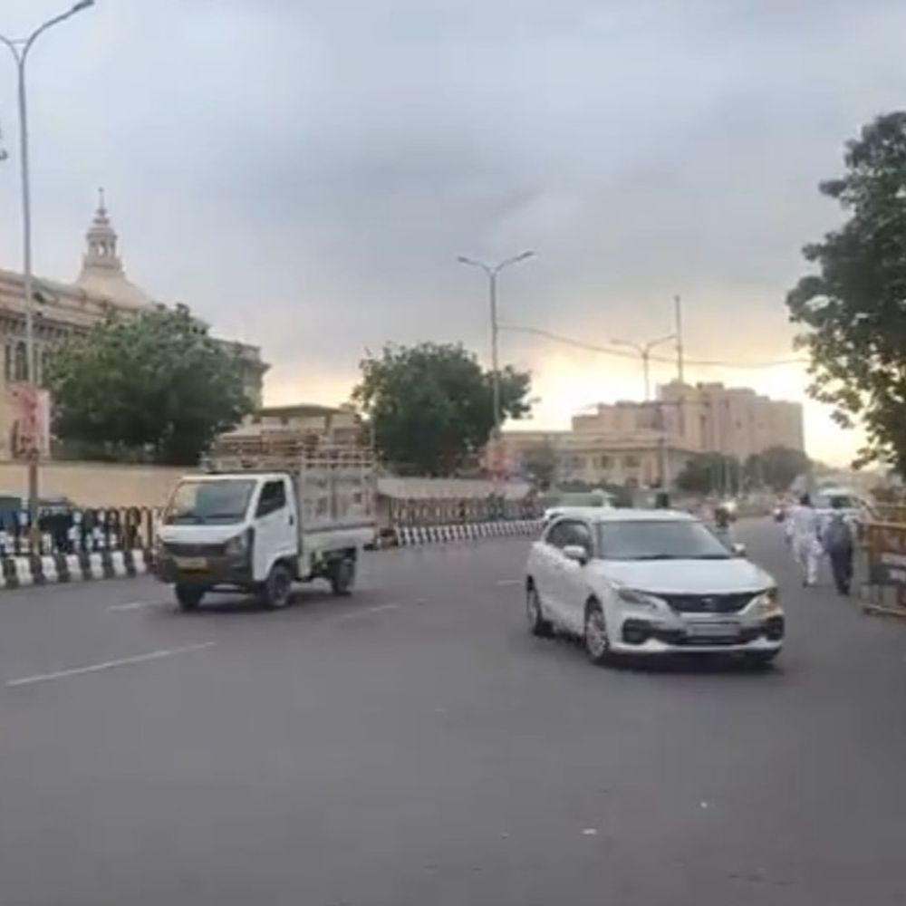 लखनऊ में उमस भरी गर्मी से लोग बेहाल:सुबह से बादलों की आवाजाही; अधिकतम तापमान 40 डिग्री रहेगा