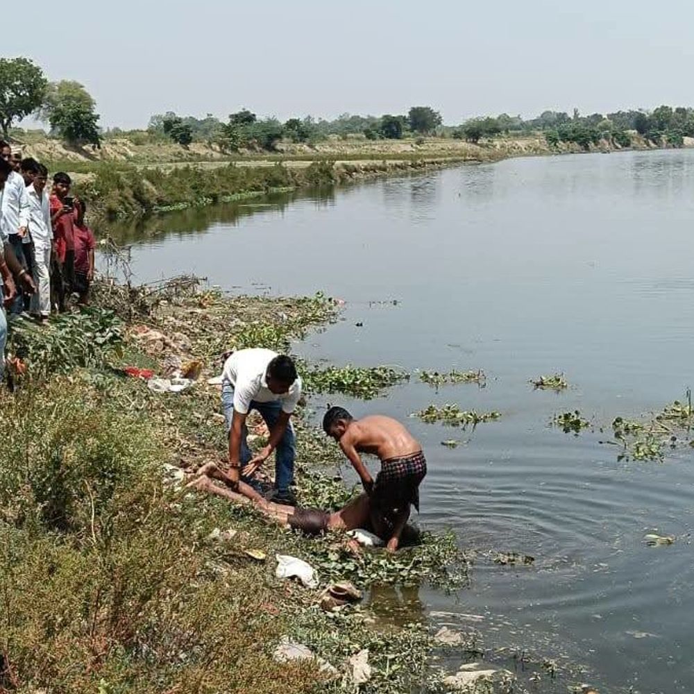 बाराबंकी के गोमती नदी में दो सगे भाई डूबे, मौत:एक भाई को बचाने में दूसरे की भी गई जान, तीन साल पहले मां का हो चुका था निधन