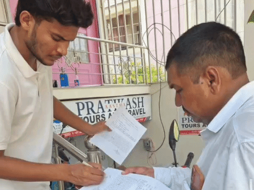 गोरखपुर में बिना नक्शे के बनी बिल्डिंग पर कार्रवाई:53 को नोटिस, मानकों के खिलाफ चल रहे कोचिंग, हॉस्टल पर GDA सख्त