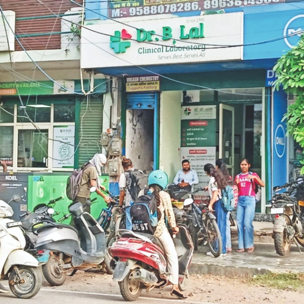 बिना फायर सेफ्टी चल रहीं 160 से ज्यादा कोचिंग-लाइब्रेरी:लखनऊ हादसे से भी सबक नहीं, शहर के 80 फीसदी संस्थान नियमों की खुलेआम करते दिखे अवहेलना