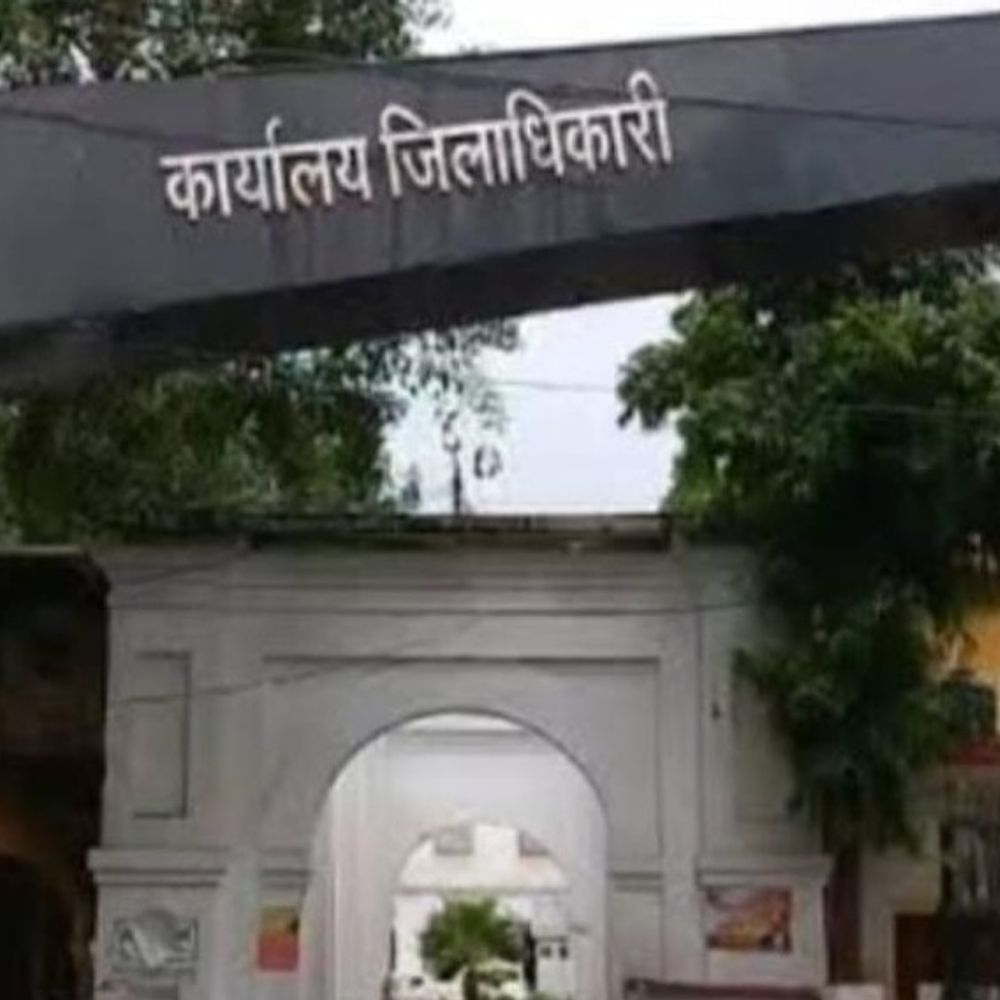 अलीगढ़ में जॉइंट एक्शन कमेटी गठित:लखनऊ अग्निकांड के बाद नक्शा और NOC की एक साथ होगी जांच, कमियां मिलीं तो FIR