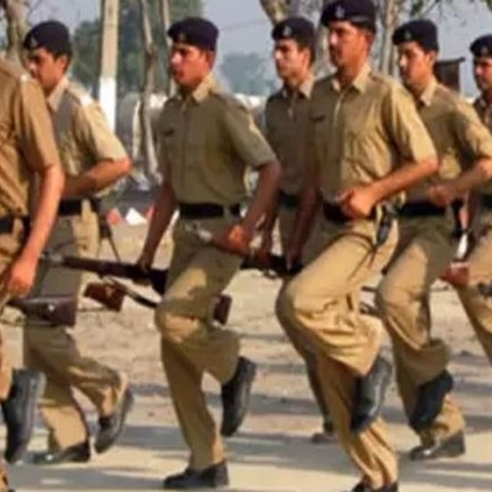 समस्तीपुर के 12 केंदों पर सिपाही भर्ती की परीक्षा:5 हजार परीक्षार्थी ले रहे हैं भाग, 9 बजे के बाद सेंटर में एंट्री नहीं