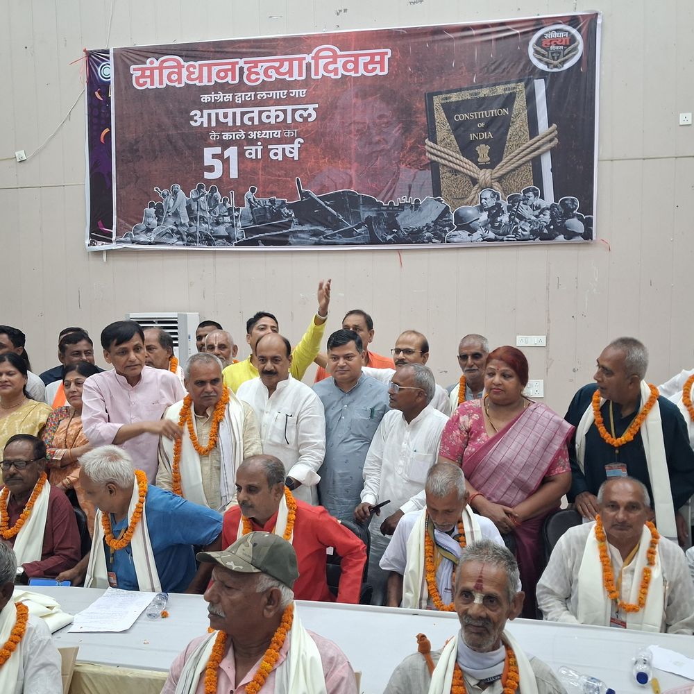 'एक बैरक में 82 कैदी..जेल में ठूंस दिया गया था':शिवहर निवासी बोले- आवाज उठाने पर इमरजेंसी के समय गिरफ्तारी होती थी; केंद्रीय मंत्री ने किया सम्मानित