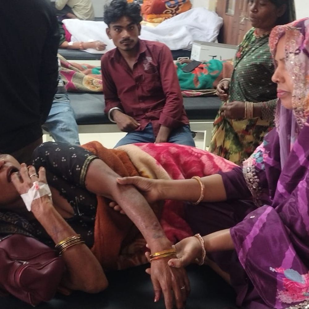 दुकान नहीं चली तो पड़ोसी दुकानदार से लाठी-तलवार से मारपीट:विरोध करने पर एक ही परिवार के दो बुजुर्गों सहित पांच पर हमला