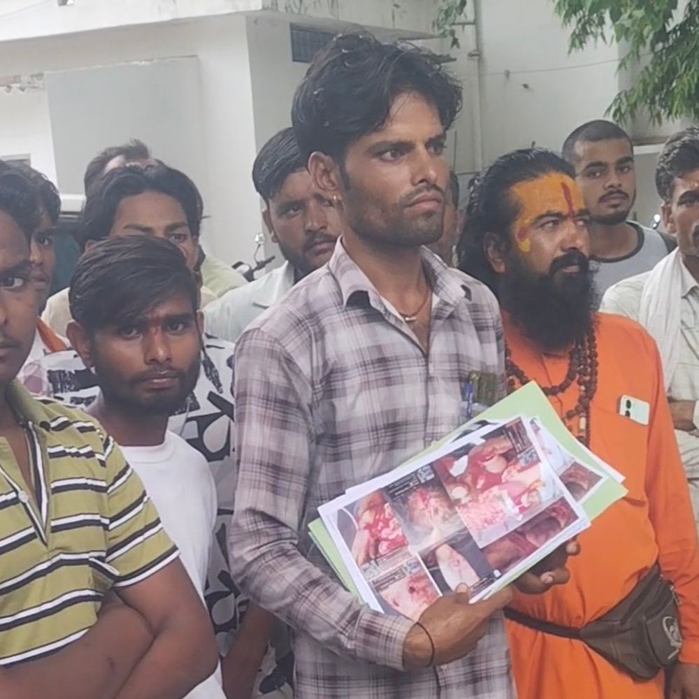 मां से मारपीट, युवक ने DM-SP से शिकायत:ललितपुर में राजीनामा न करने पर जान से मारने की धमकी का आरोप