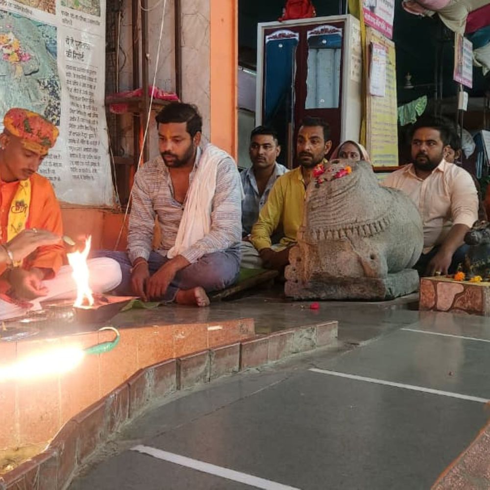मंदिर में आजाद ने घर वापसी कर नाम अजय रखा