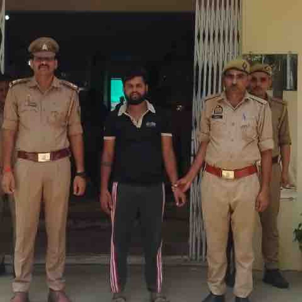 कानपुर में छिनैती का माल खरीदने वाला गिरफ्तार:पुलिस ने महिला के पर्स-मंगलसूत्र की बिक्री से मिली नकदी बरामद की
