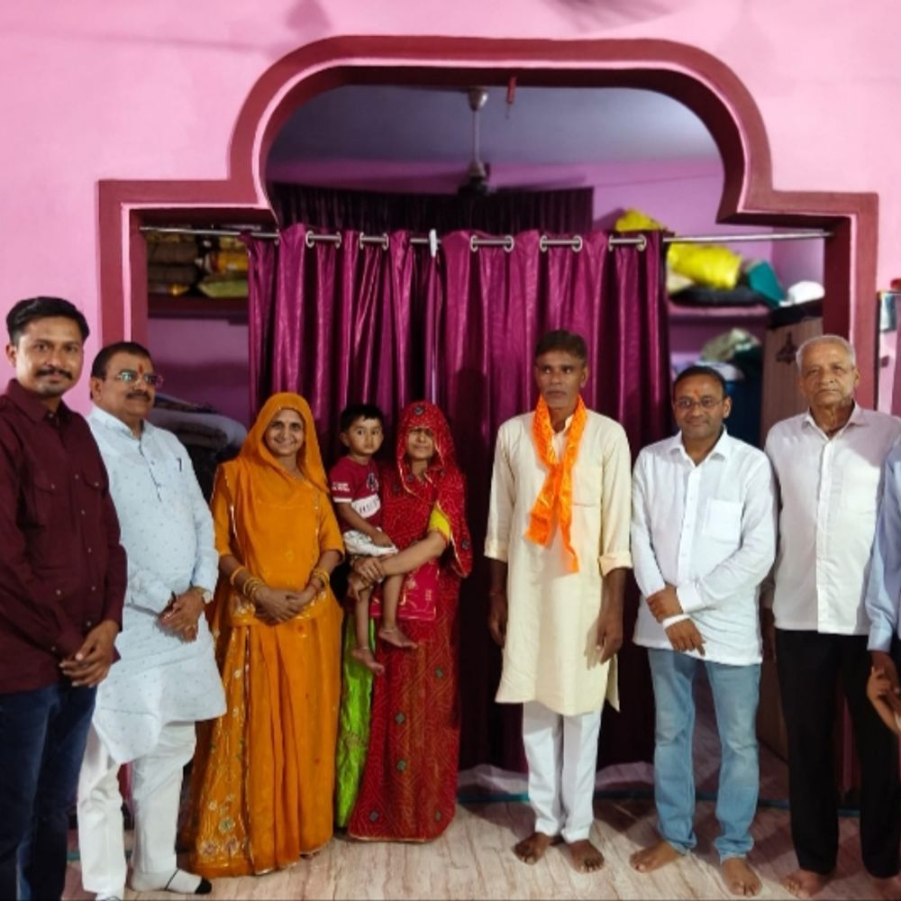 खिलाड़ी अदिति के घर पहुंचे सांसद व विधायक, किया परिजनों का सम्मान