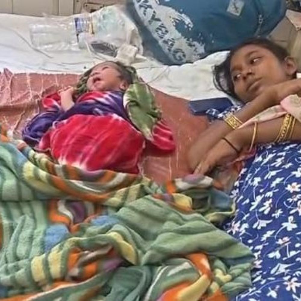 पति ने मुंबई में छोड़ा, ट्रेन में हुई प्रसव पीड़ा:मानिकपुर स्टेशन पर महिला ने बच्ची को जन्म दिया, मां-बेटी स्वस्थ