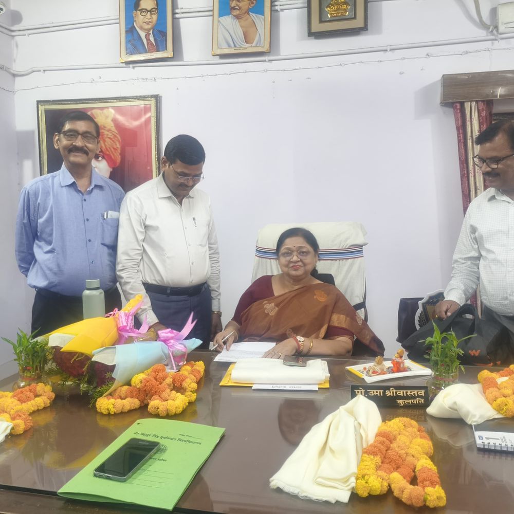 केश लाल ने काशी नरेश विश्वविद्यालय में संभाला परीक्षा नियंत्रक:कुलपति प्रोफेसर उमा श्रीवास्तव सहित अन्य अधिकारी रहे उपस्थित
