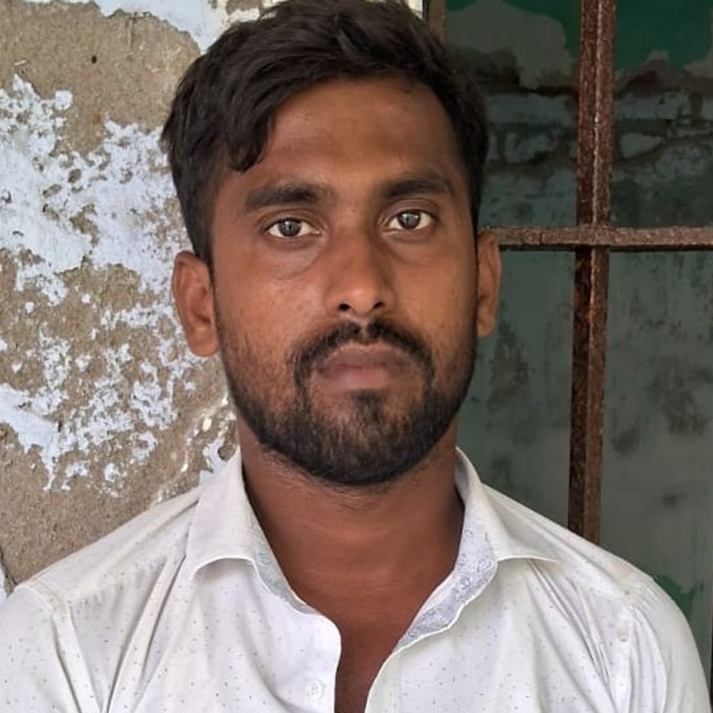 छह साल से फरार गुड्डु कुमार एसटीएफ के हत्थे चढ़ा:मुजफ्फरपुर में लूट-फायरिंग समेत आठ मामलों में वांटेड था, पूर्वी चंपारण से गिरफ्तार