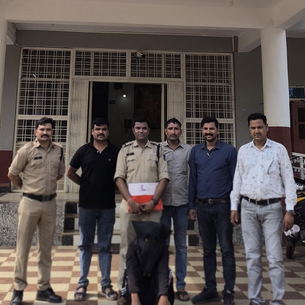 गुना में दंपत्ति से लूट का आरोपी गिरफ्तार:बायपास पर दंपत्ति को रोका, कट्टा अड़ाकर मंगलसूत्र लूटा था; फरार आरोपी की तलाश