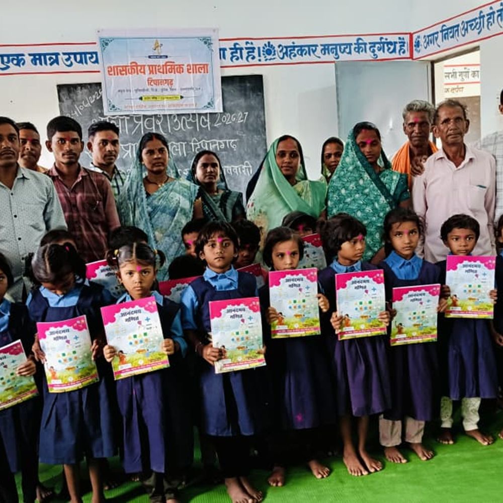 रंगोली सजा टीपानगढ़ स्कूल में नए बच्चों का किया गया स्वागत