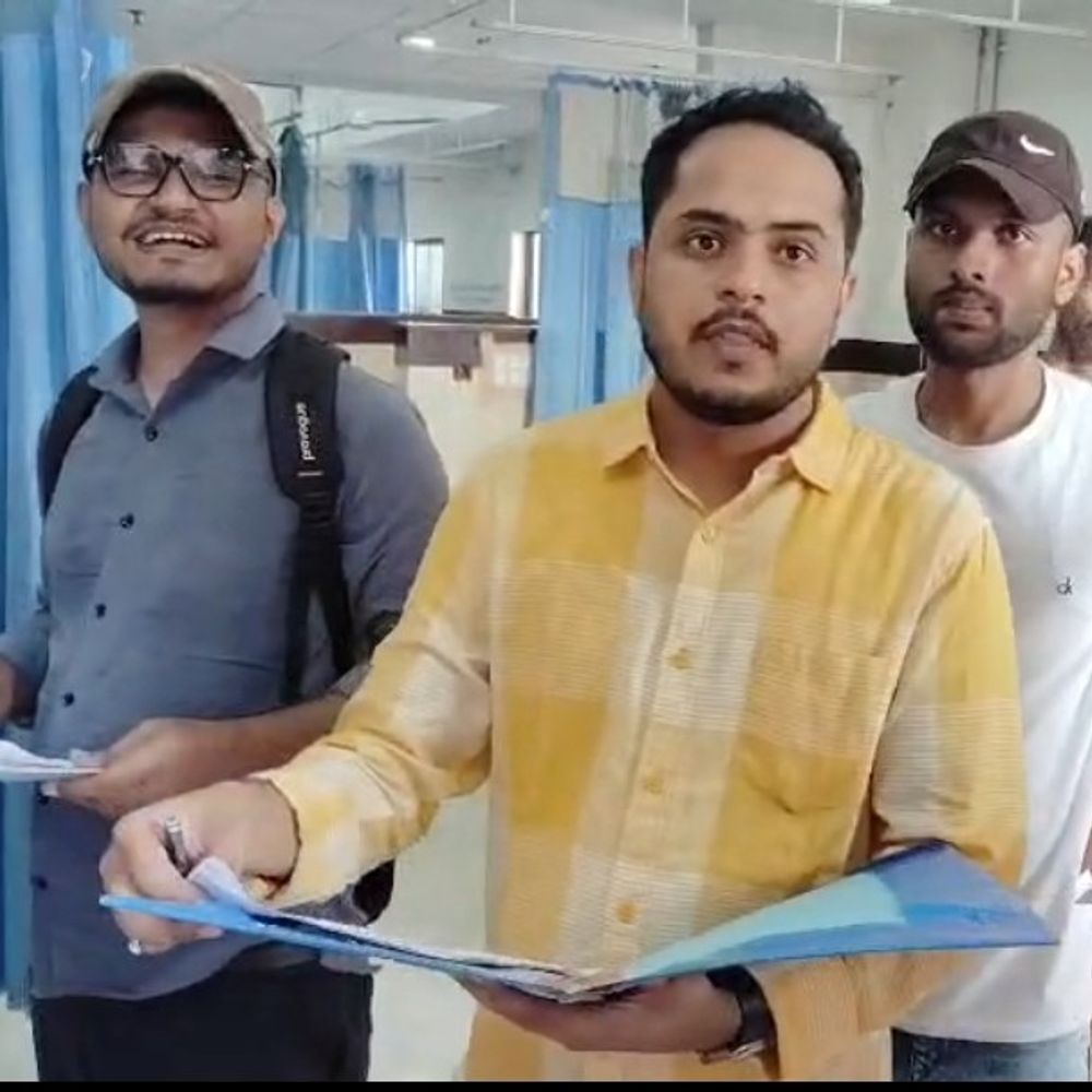 बेतिया के GMCH में सीनियर डॉक्टर मौजूद नहीं:इंटर्न छात्रों के भरोसे हॉस्पिटल, सांसद से की गई शिकायत