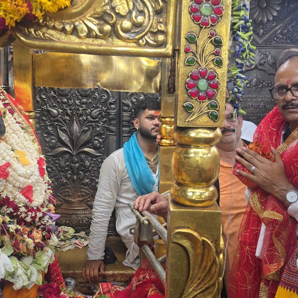 डिप्टी सीएम बृजेश पाठक विंध्याचल धाम पहुंचे:मां विंध्यवासिनी के दर्शन किए, प्रदेशवासियों की खुशहाली मांगी