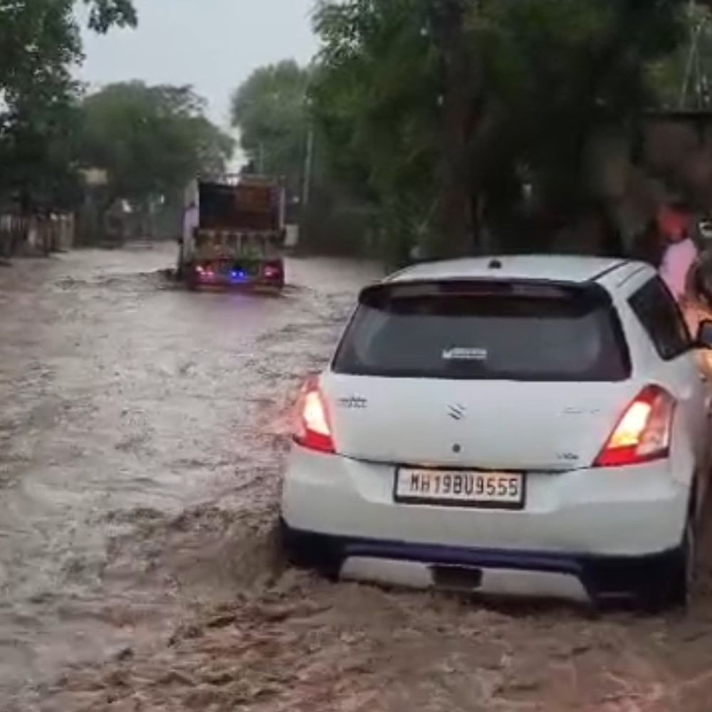 नेशनल-हाईवे पर 2 फीट पानी भरा, 1 घंटे फंसे वाहन:  लोनी गांव के पास एमपी-महाराष्ट्र का संपर्क टूटा; यहां हर साल आती है समस्या – Burhanpur (MP) News