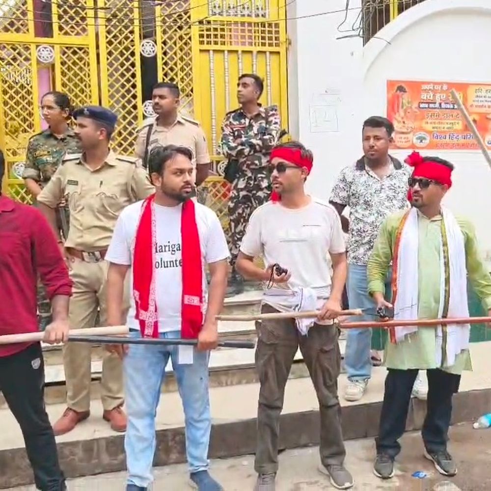 मुस्लिम युवकों ने मंदिरों की सुरक्षा में बनाई 'ह्यूमन चेन':कटिहार में मुहर्रम पर दिखी गंगा-जमुनी तहजीब
