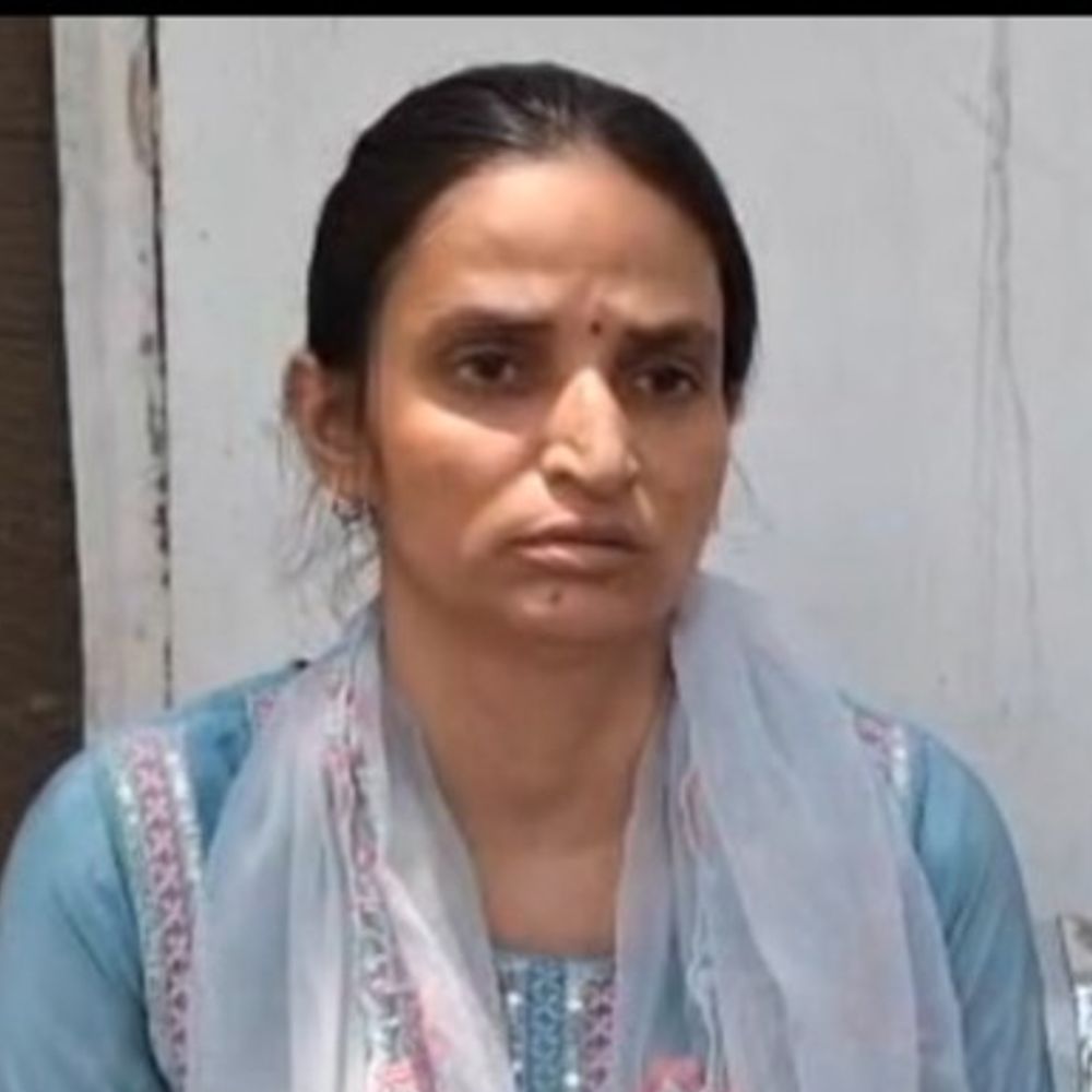 सिपाही पर दूसरी शादी का आरोप, एसपी दफ्तर पहुंची पत्नी:बोली- इंसाफ नहीं मिला तो भूखी रहकर यहीं जान दे दूंगी