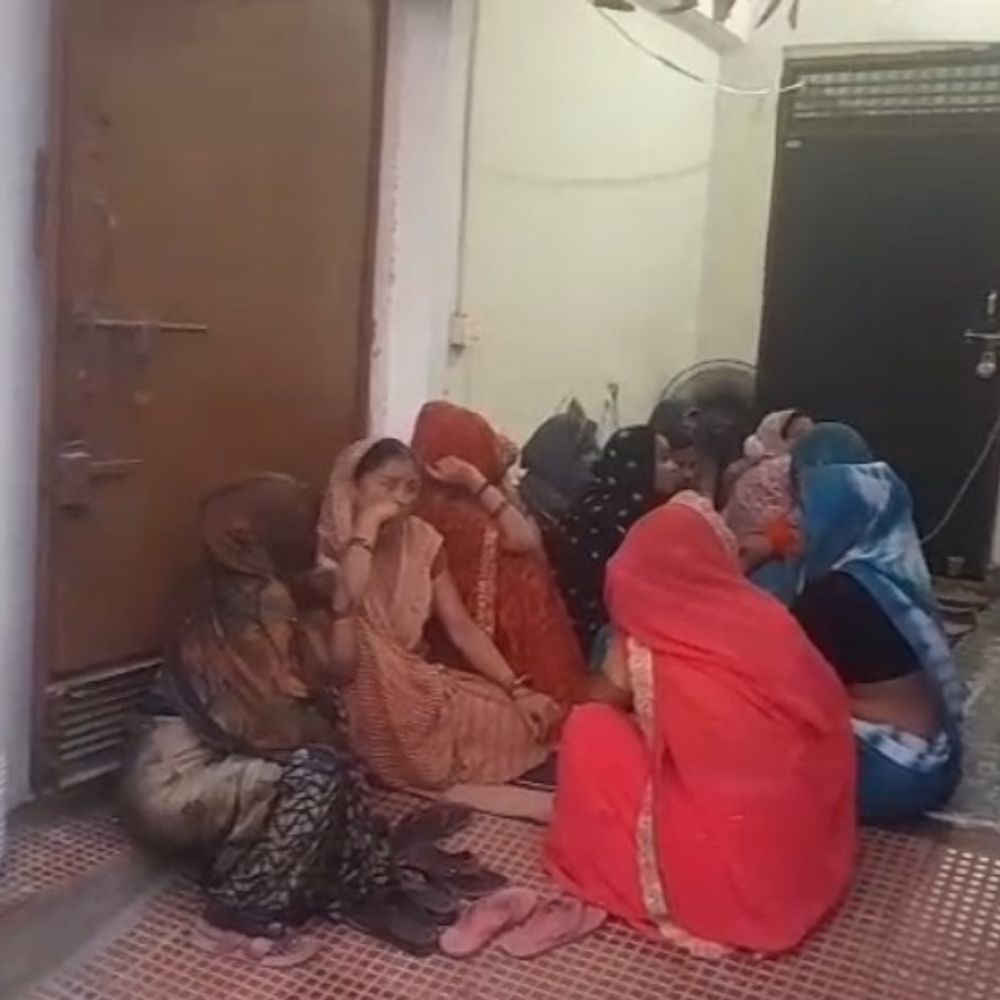 महिला की संदिग्ध मौत, दहेज उत्पीड़न का आरोप:औरैया में परिजनों ने पति समेत ससुरालियों पर हत्या का आरोप लगाया, पुलिस जांच में जुटी