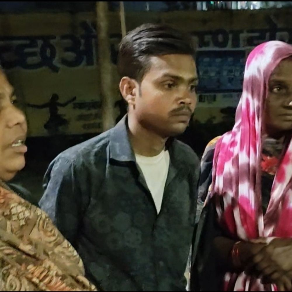 DM आवास के चतुर्थ श्रेणी कर्मचारी पर FIR का आदेश:विवाहित रिश्तेदार के नाम से किया था आवेदन, कार्यवाही न होने पर कोर्ट का दरवाजा खटकाया