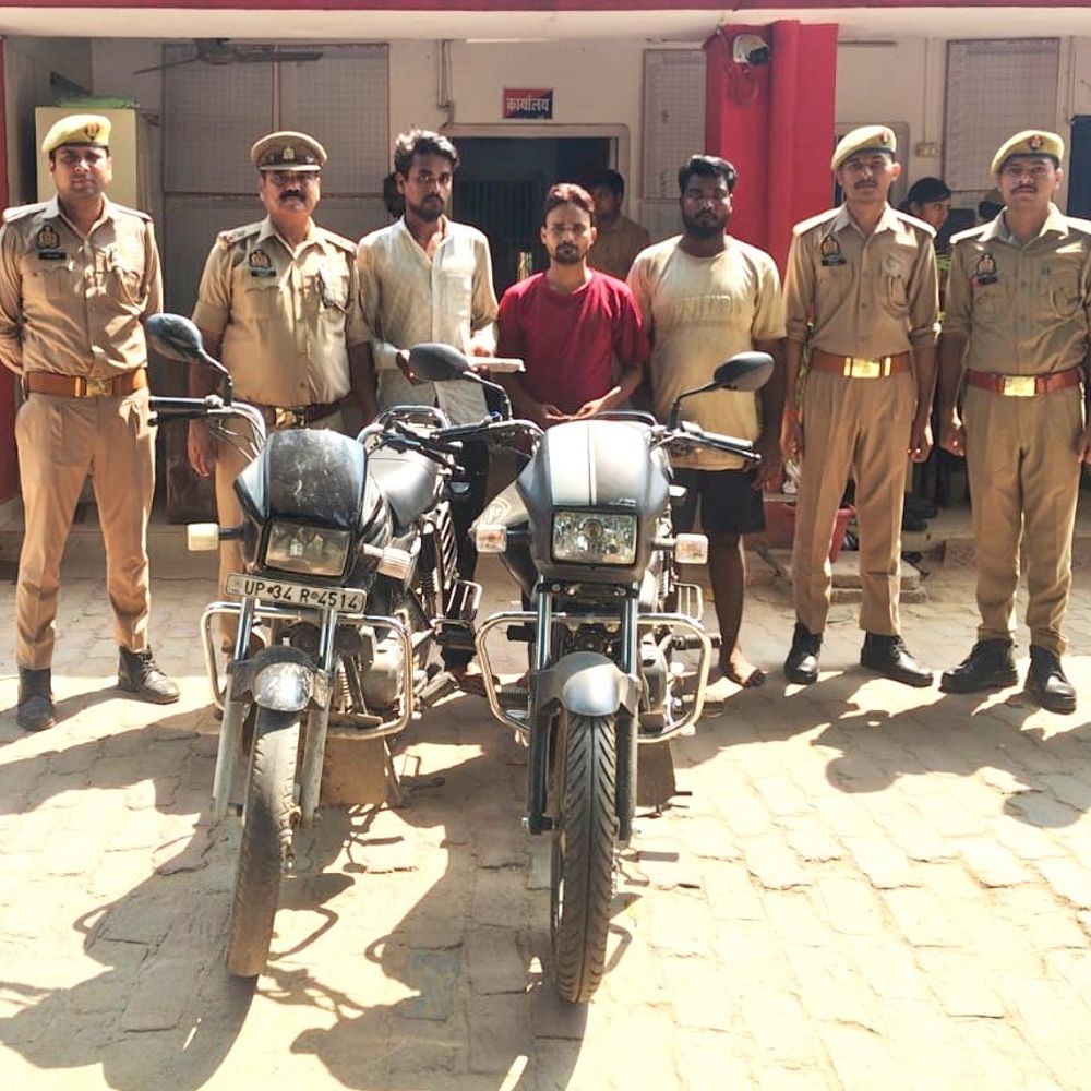 सीतापुर में दवा व्यापारी लूटकांड का खुलासा, तीन बदमाश गिरफ्तार:लूटी गई बाइक सहित दो बरामद, मोबाइल नदी में फेंका था
