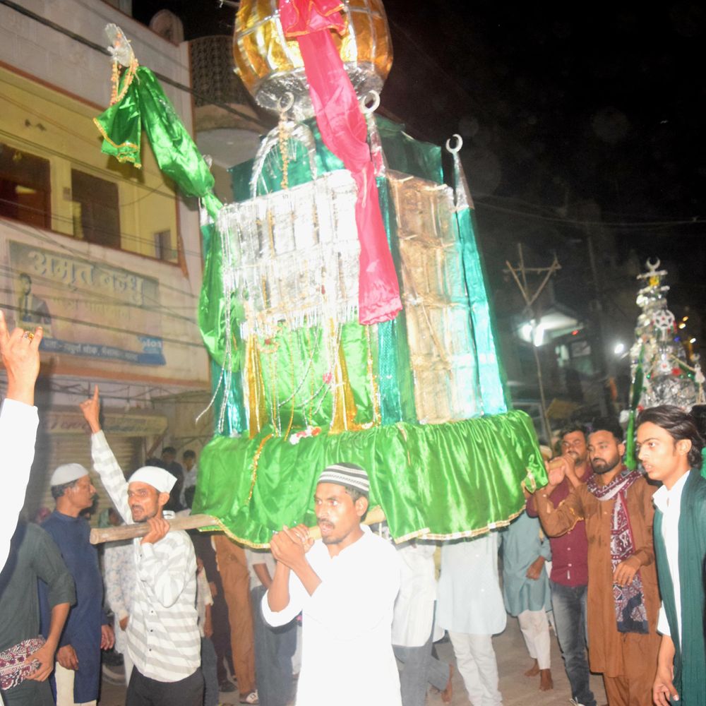 सतना में मोहर्रम, अंगारों पर चले युवा- PHOTOS:इमाम हुसैन की शहादत में निकला ताजियों का जुलूस; रात 11 बजे करबला में समापन
