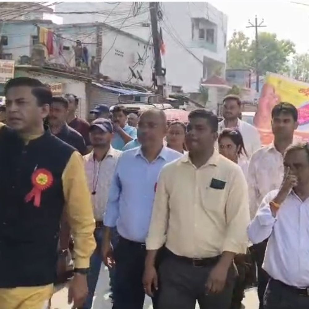 देवरिया में पल्स पोलियो अभियान की शुरुआत:सांसद शशांक मणि त्रिपाठी ने रैली को दिखाई हरी झंडी