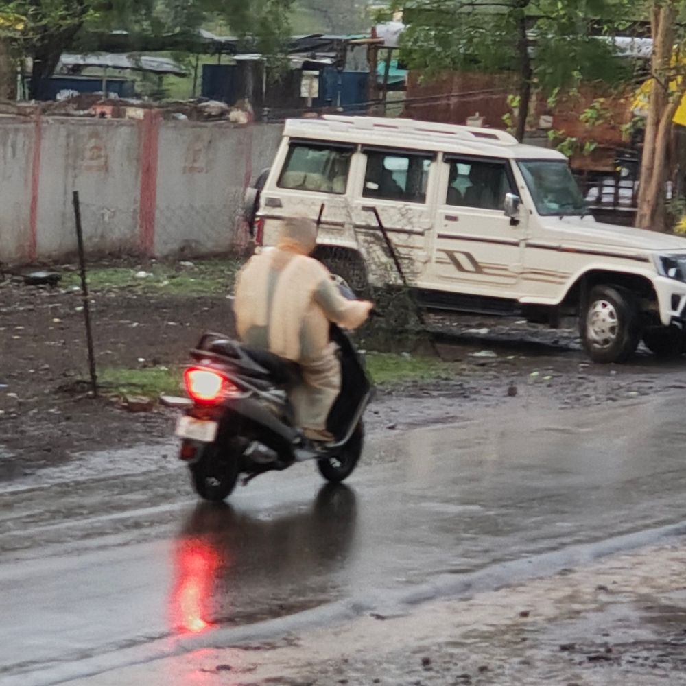 खिलचीपुर में दिनभर उमस के बाद एक घंटे रिमझिम:रात में तेज आंधी-बारिश का अलर्ट जारी