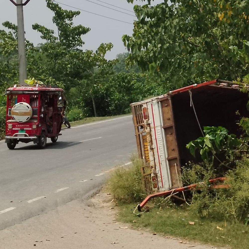 श्रावस्ती में दो दिनों में 8 सड़क हादसे:तीन की मौत, पांच घायल; मवेशी लेकर लौट रहे घर के इकलौते बेटे की जान गई
