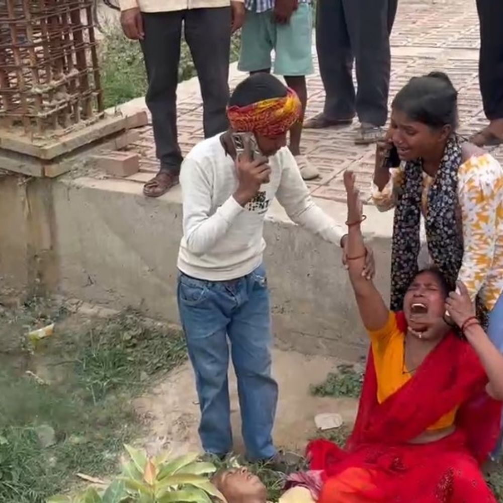 बक्सर के डुमरांव रेलवे स्टेशन पर बुजुर्ग की मौत:पुलिस बोली- गर्मी या हार्ट अटैक से डेथ की आशंका