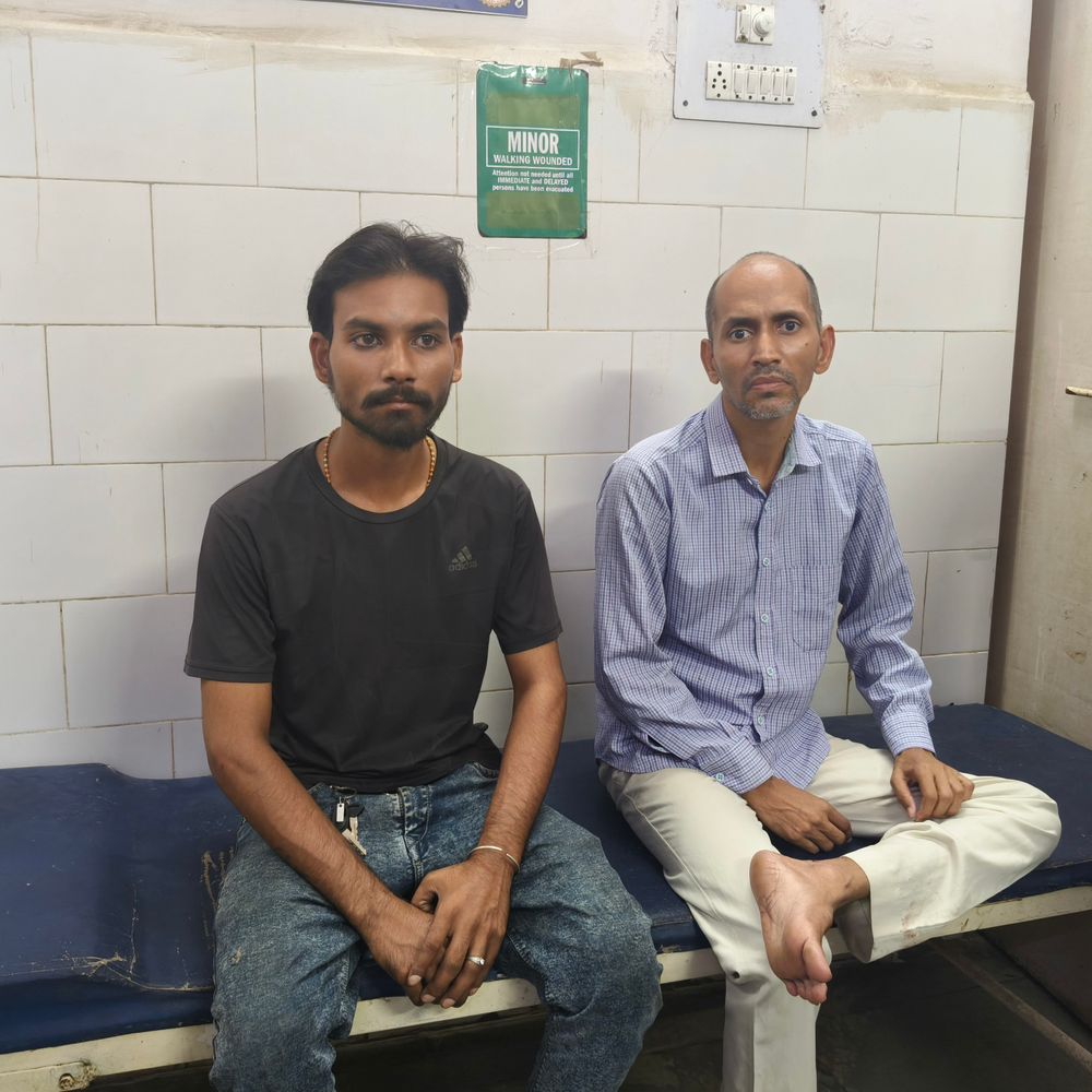 हरदा में कुत्ते ने 19 लोगों को काटा:नपा की गाड़ी के ड्राइवर पर भी किया, जान बचाने घरों की छतों पर चढ़े लोग
