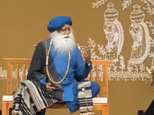 'सद्गुरु की झलक देखने देवघर से पटना आई हूं':बापू सभागार में प्रोग्राम, 4 हजार से अधिक लोग सद्गुरु को सुनने पहुंचे