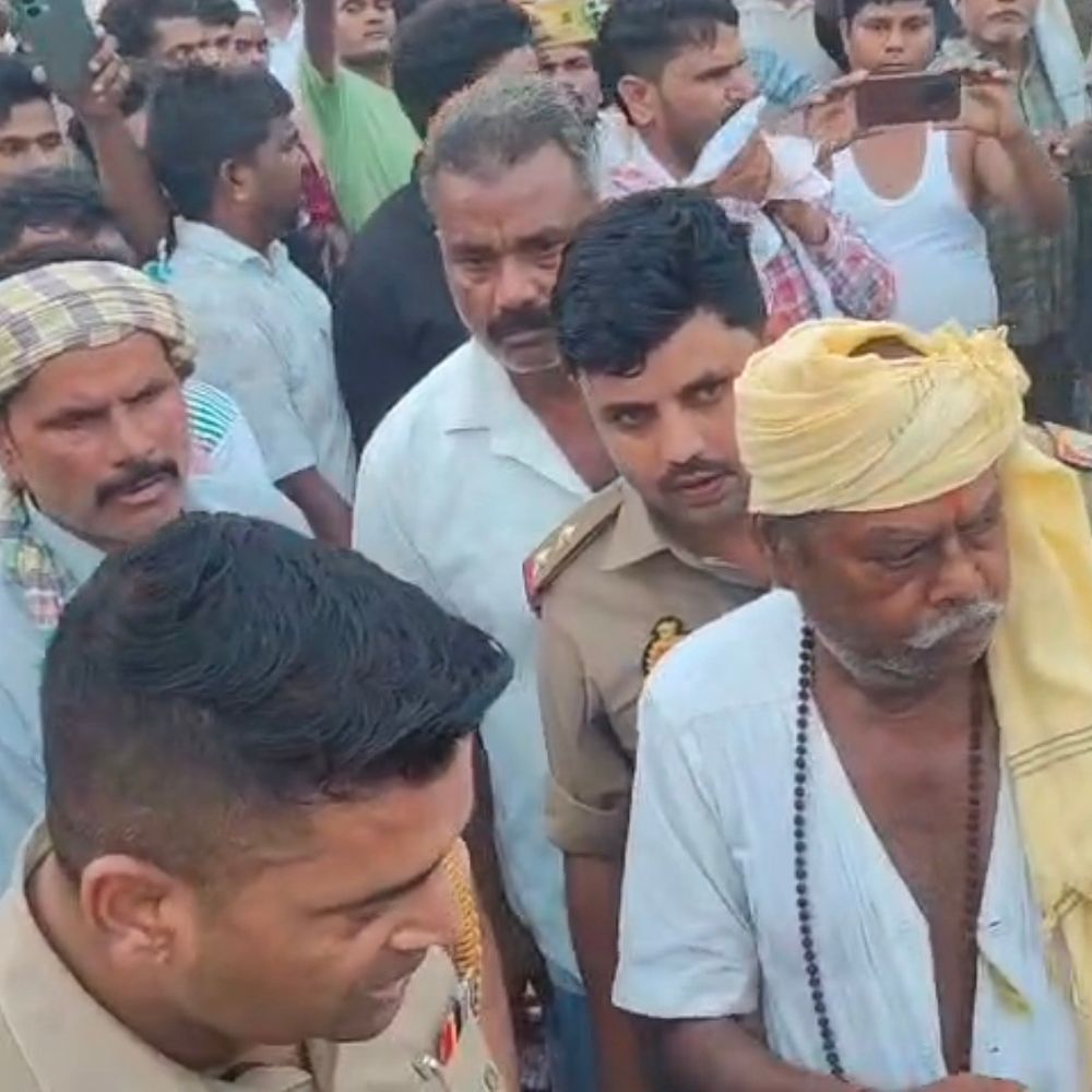 मुहर्रम जुलूस के दौरान रामलीला ग्राउंड में विवाद:बाराबंकी में राम चबूतरे पर इफ्तार को लेकर ग्रामीणों ने जताई आपत्ति
