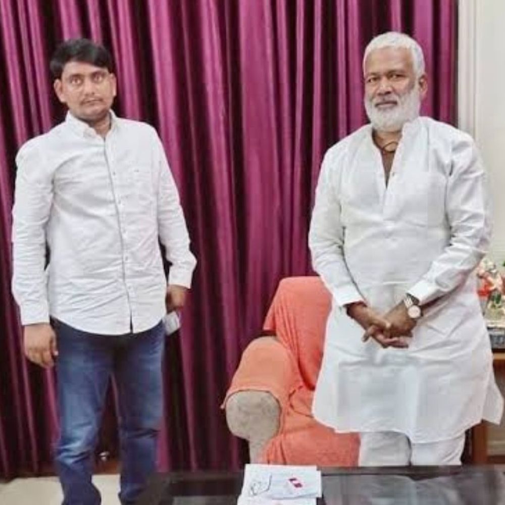 अम्बेडकरनगर में राजनीतिक जमीन तलाश रहा अपराधी दिलीप वर्मा:कटेहरी या टांडा से ब्लॉक प्रमुख बनने की लगा रहा जुगत, बीजेपी के कार्यक्रमों में करता है शिरकत